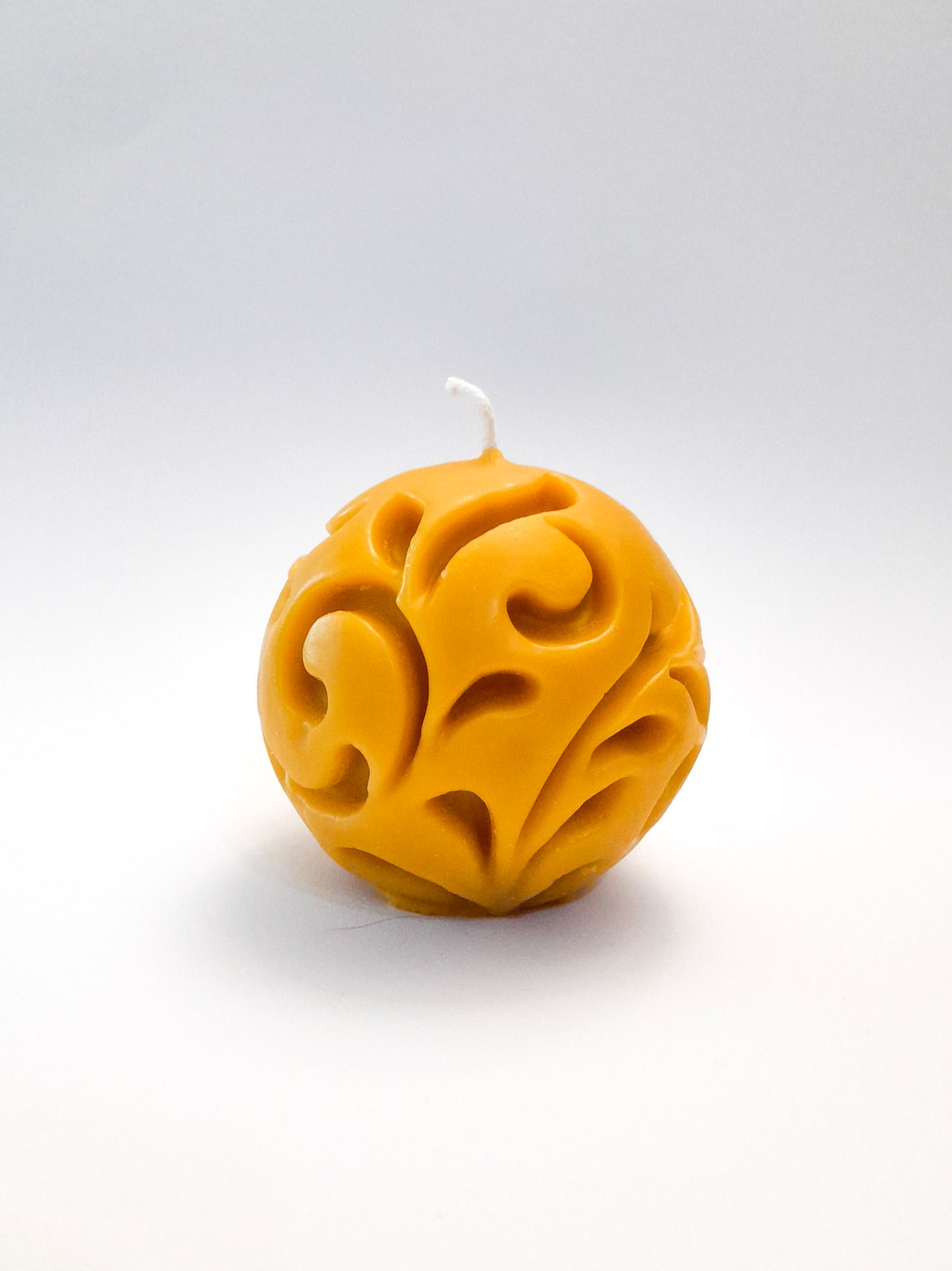 Bienenwachskerze rund mit Ornamenten